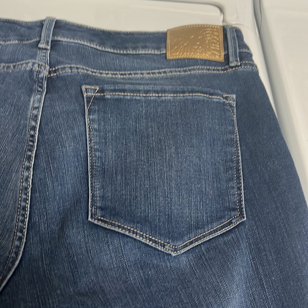 Anne Klein mid rise skinny. Medium wash. Like new no stains or tears - Picture 4 of 4